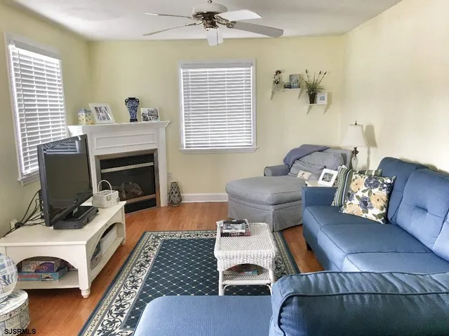 $1,250 | 209 North Rosborough Avenue, Ventnor City, NJ 08406