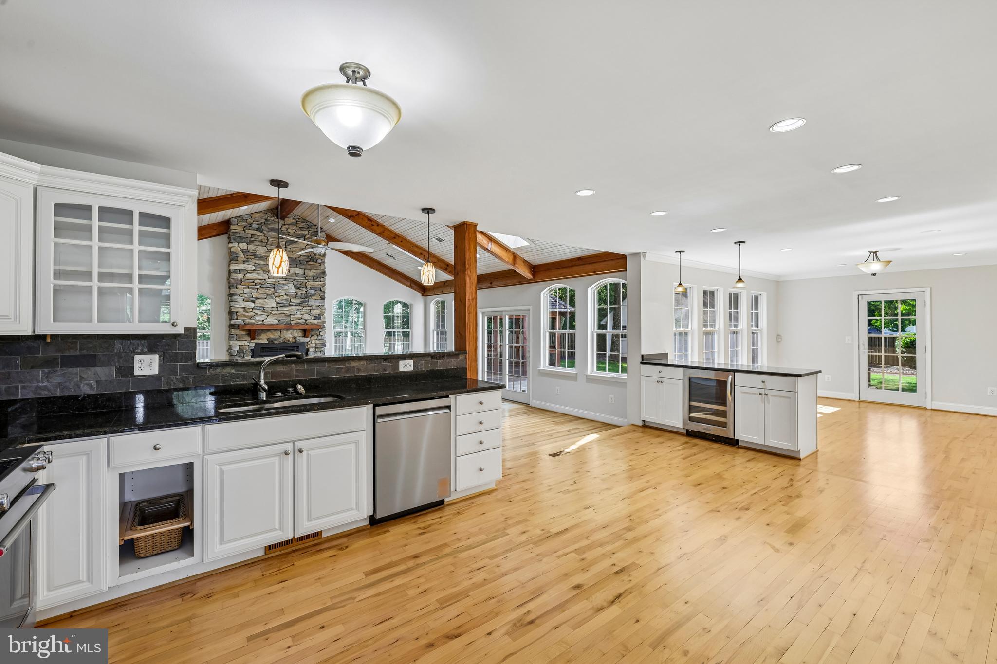 683 Powhatan Beach Road Pasadena, MD 21122 - Photo 21 of 70 Kitchen
