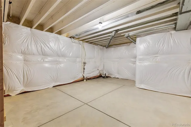 a view of a room with an empty space