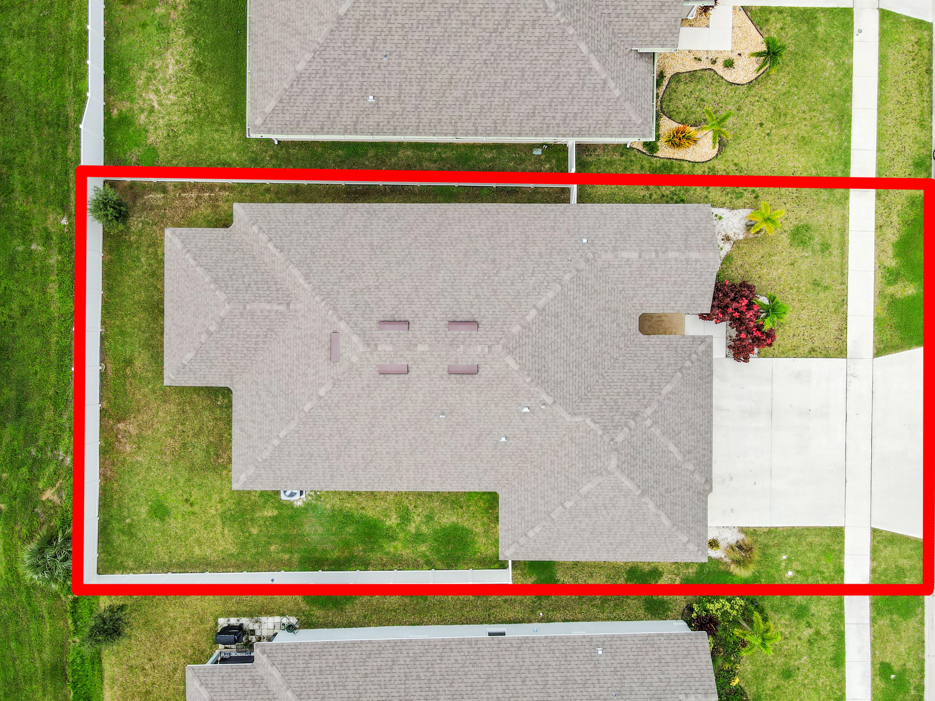 5352 Lugo Street Fort Pierce, FL 34951 - Photo 3 of 44 a view of small yard