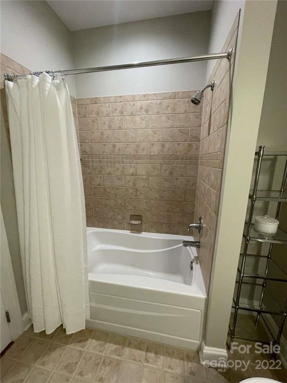 230 South Tryon Street, Unit 508 Charlotte, NC 28202 - Photo 8 of 24 a bathroom with a shower and a tub