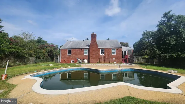 a view of a garden with a fountain