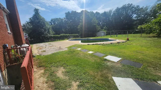 a view of a pathway both side of building