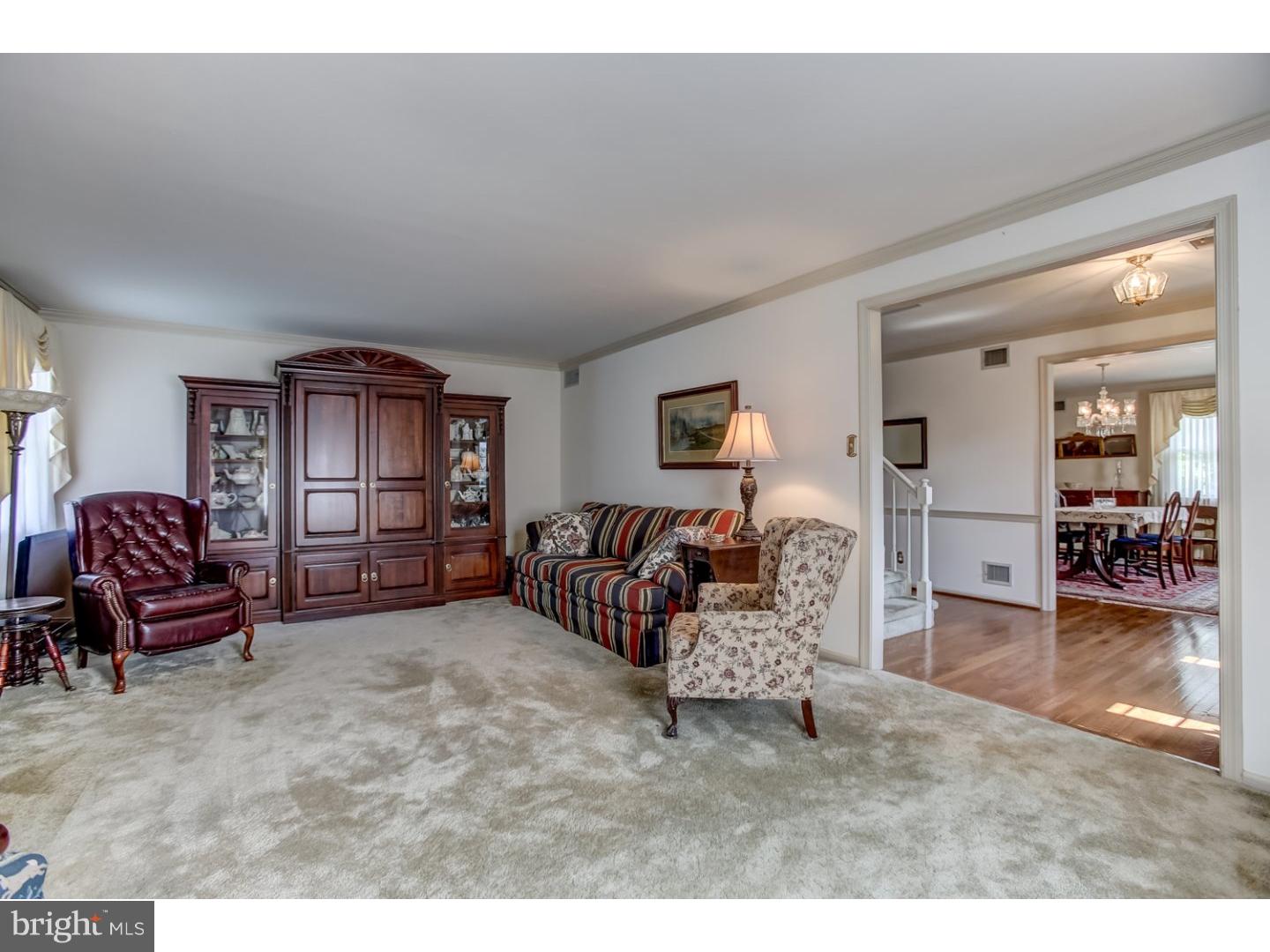 439 Eaton Road Drexel Hill, PA 19026 - Photo 4 of 25 Living Room