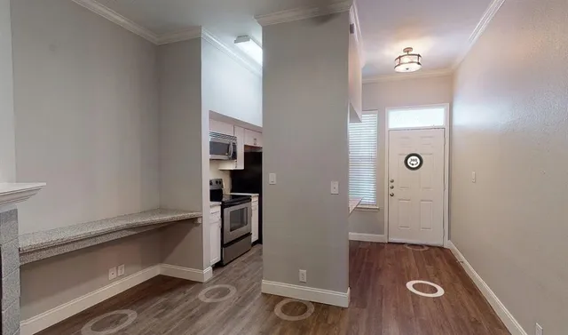 $1,350 | 2814 Nueces Street, Unit 207, Austin, TX 78705