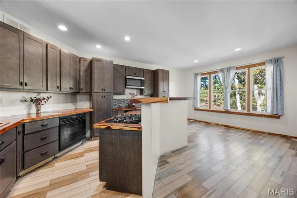 $379,000 | 11336 Choctaw Circle, Ste. Genevieve, MO 63670