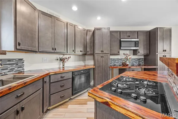 $379,000 | 11336 Choctaw Circle, Ste. Genevieve, MO 63670