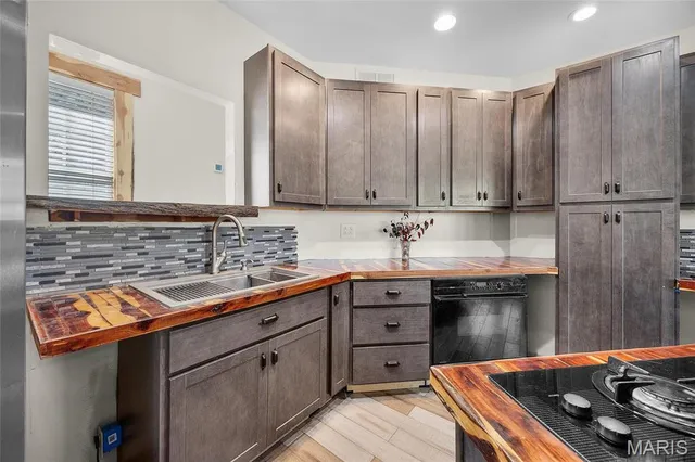 $379,000 | 11336 Choctaw Circle, Ste. Genevieve, MO 63670