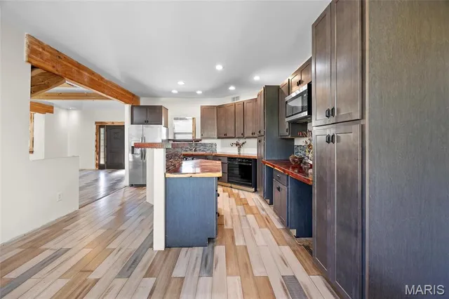 $379,000 | 11336 Choctaw Circle, Ste. Genevieve, MO 63670