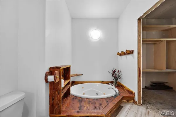 $379,000 | 11336 Choctaw Circle, Ste. Genevieve, MO 63670