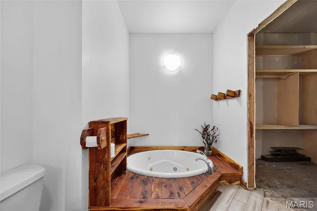 $379,000 | 11336 Choctaw Circle, Ste. Genevieve, MO 63670