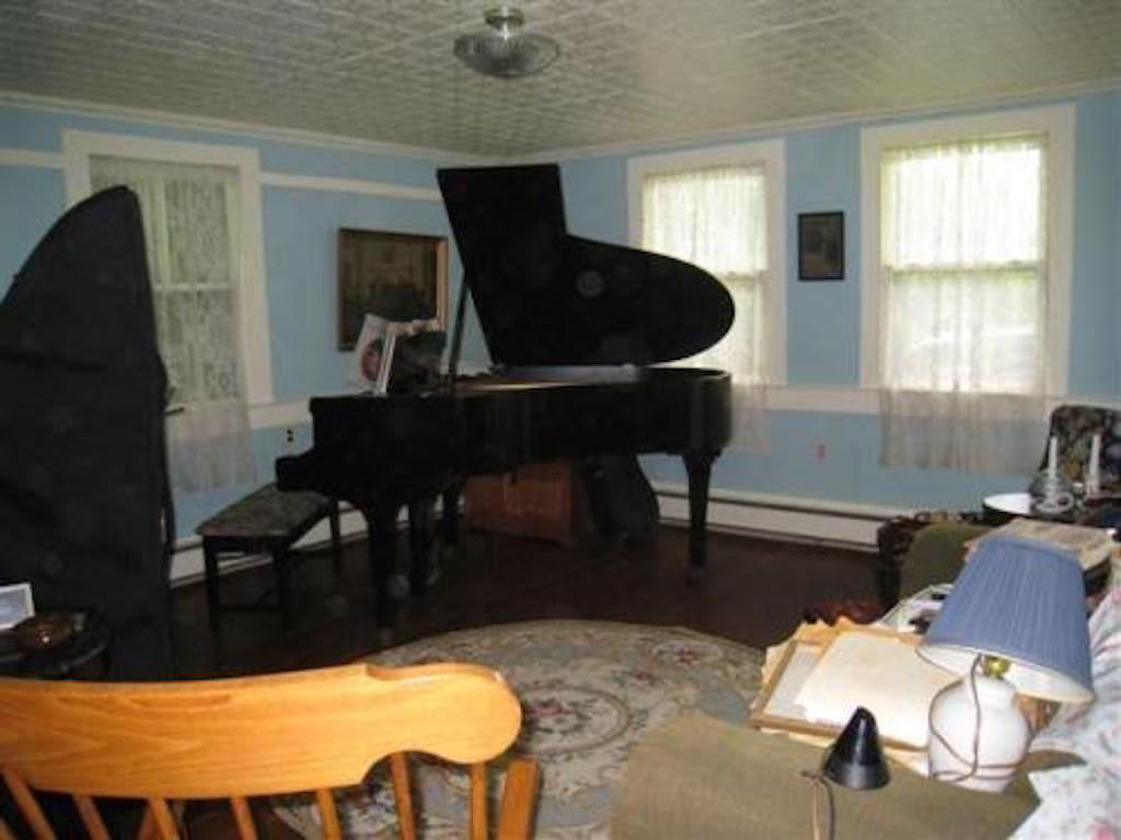 362 Middle Road Fairfield, ME 04937 - Photo 19 of 28 Living room