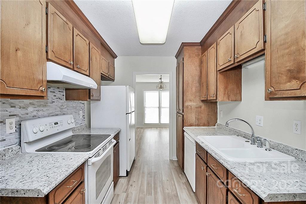 6535 Porterfield Road Charlotte, NC 28226 - Photo 3 of 33 Gallery Image 3