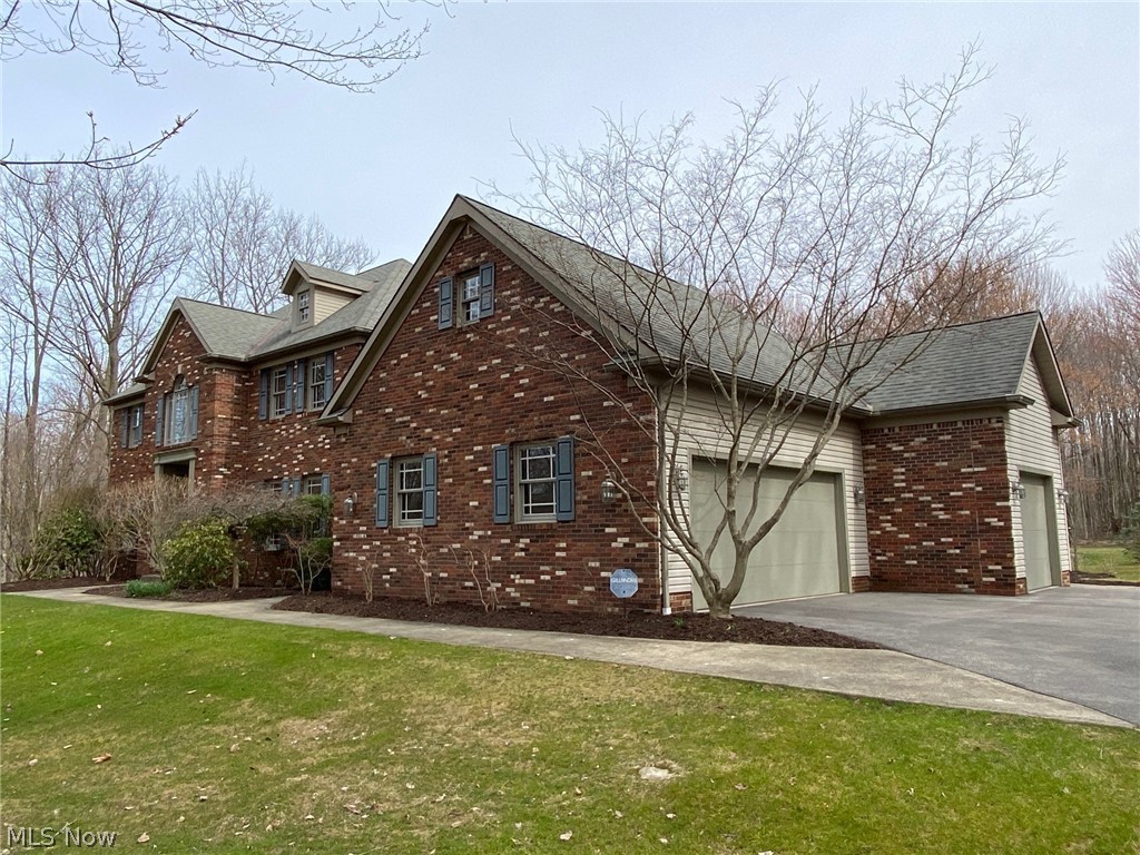 9475 Roryanna Drive Chardon, OH 44024 - Photo 2 of 35 Gallery Image 2
