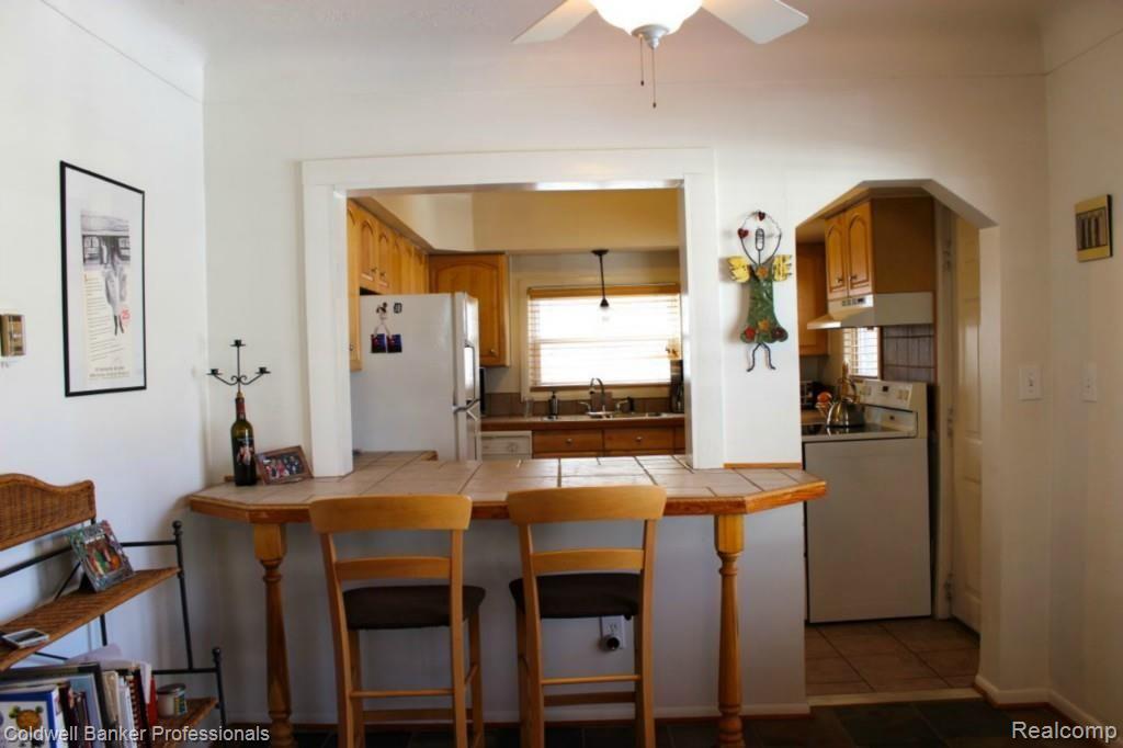 2180 Princeton Road Berkley, MI 48072 - Photo 9 of 20 kitchen nook.jpg