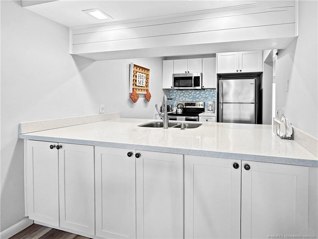40 Northeast Plantation Road, Unit 404 Stuart, FL 34996 - Photo 8 of 29