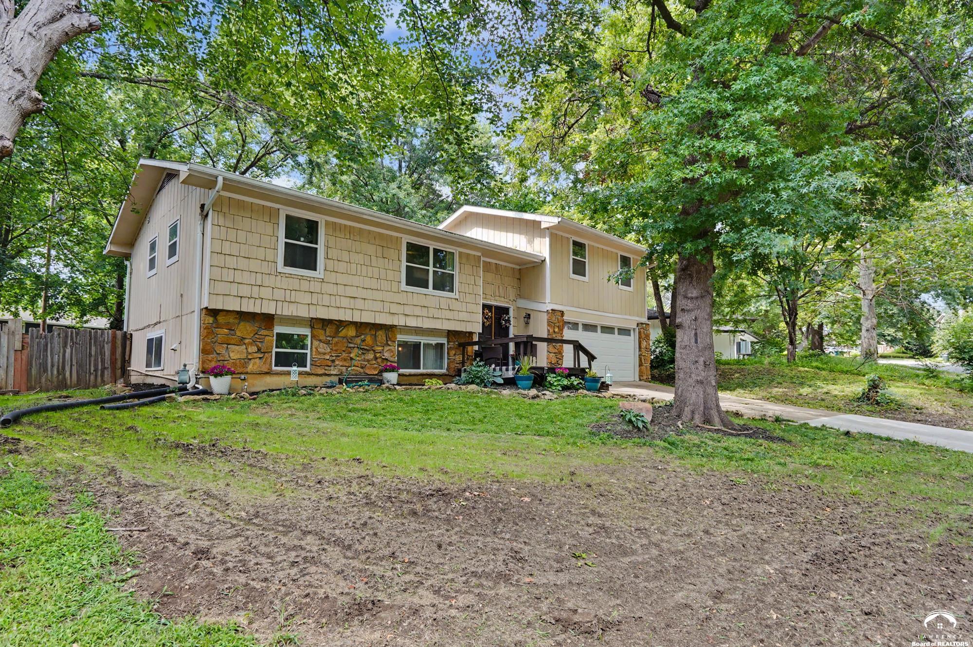 2545 Ousdahl Road Lawrence, KS 66046 - Photo 3 of 42