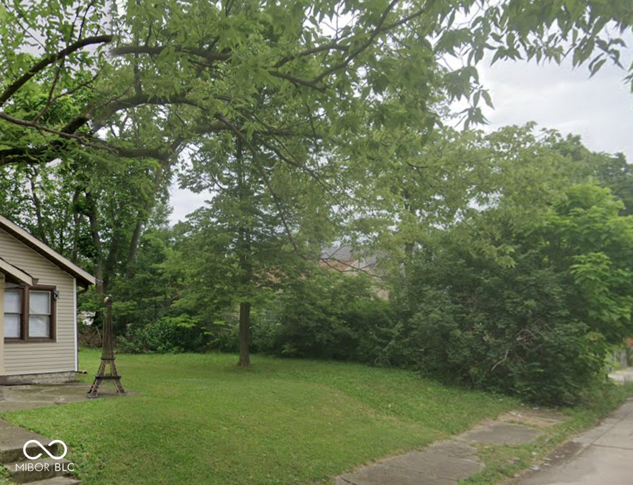 2818 Stuart Street Indianapolis, IN 46218 - Photo 2 of 2