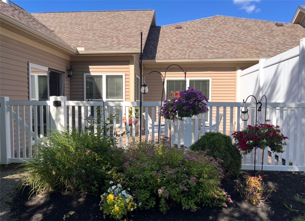 3222 Abbey Road Canandaigua Town, NY 14424 - Photo 4 of 24
