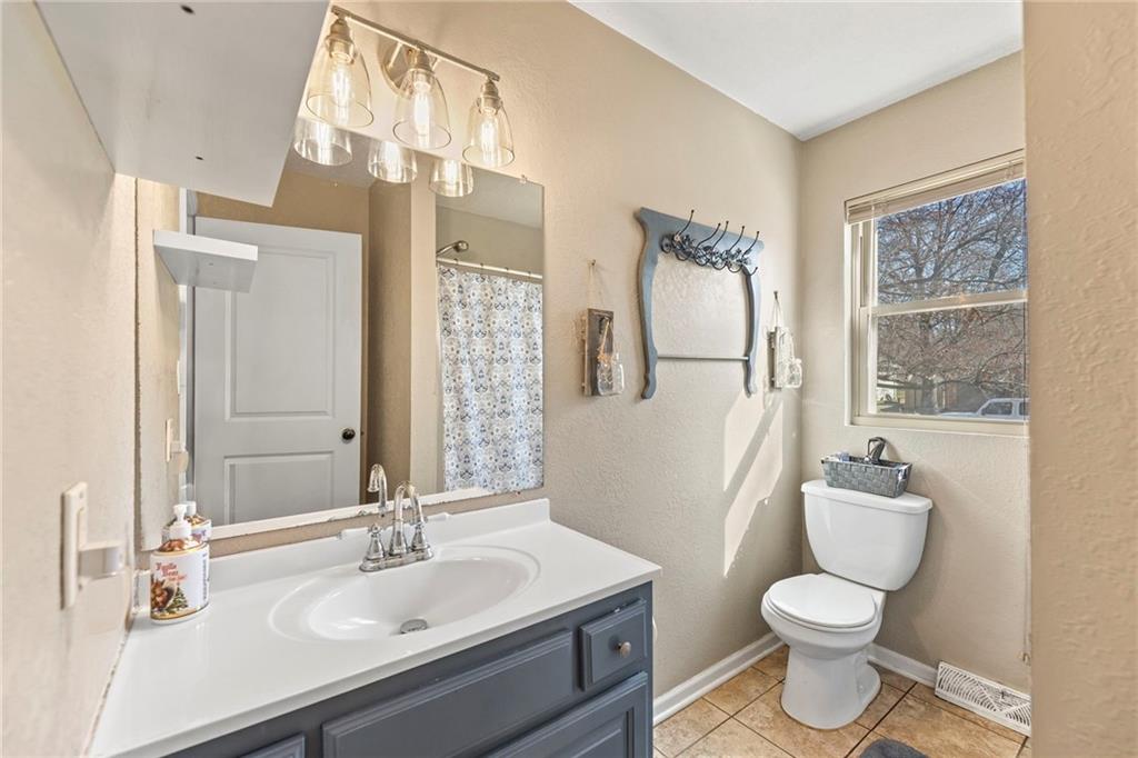 104 Southwest Alderson Place Lee's Summit, MO 64063 - Photo 13 of 23