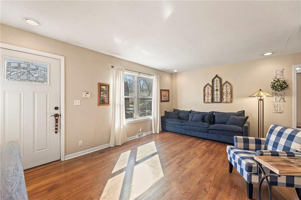 104 Southwest Alderson Place Lee's Summit, MO 64063 - Photo 3 of 23