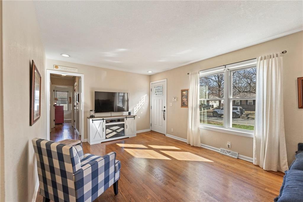 104 Southwest Alderson Place Lee's Summit, MO 64063 - Photo 4 of 23