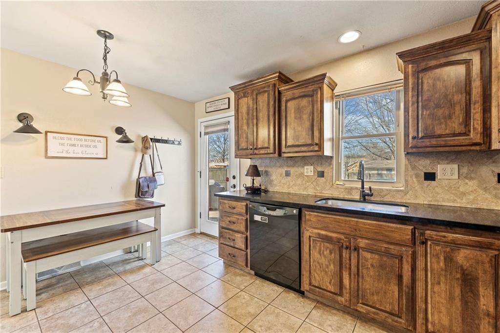 104 Southwest Alderson Place Lee's Summit, MO 64063 - Photo 7 of 23