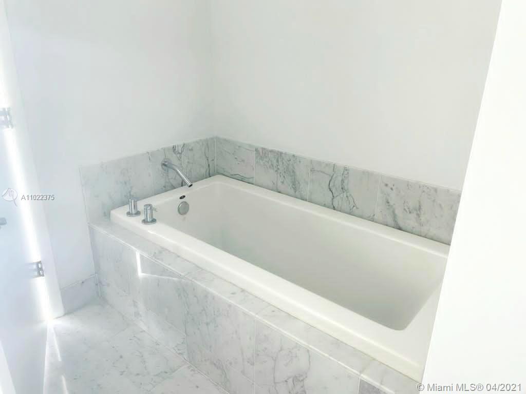 244 Biscayne Boulevard, Unit 3003 Miami, FL 33132 - Photo 18 of 30