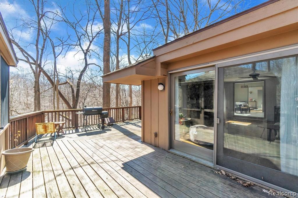 34412 Quaker Valley Road Farmington Hills, MI 48331 - Photo 5 of 57