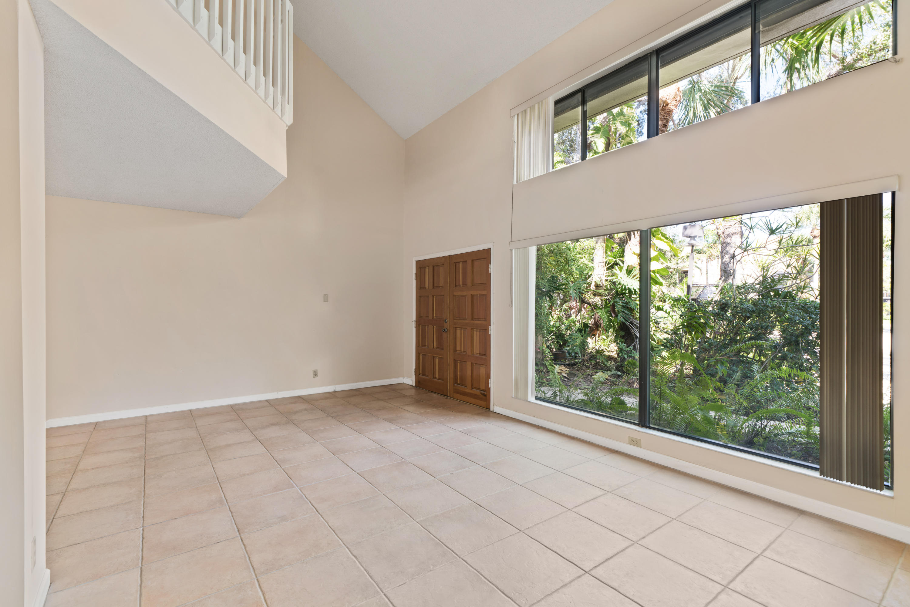 768 St Albans Drive Boca Raton, FL 33486 - Photo 6 of 29 Living Room
