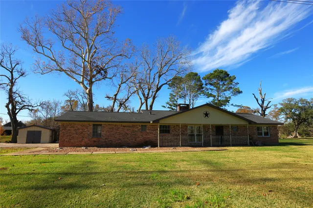 $2,250 | 113 Old Angleton Road, Lake Jackson, TX 77566