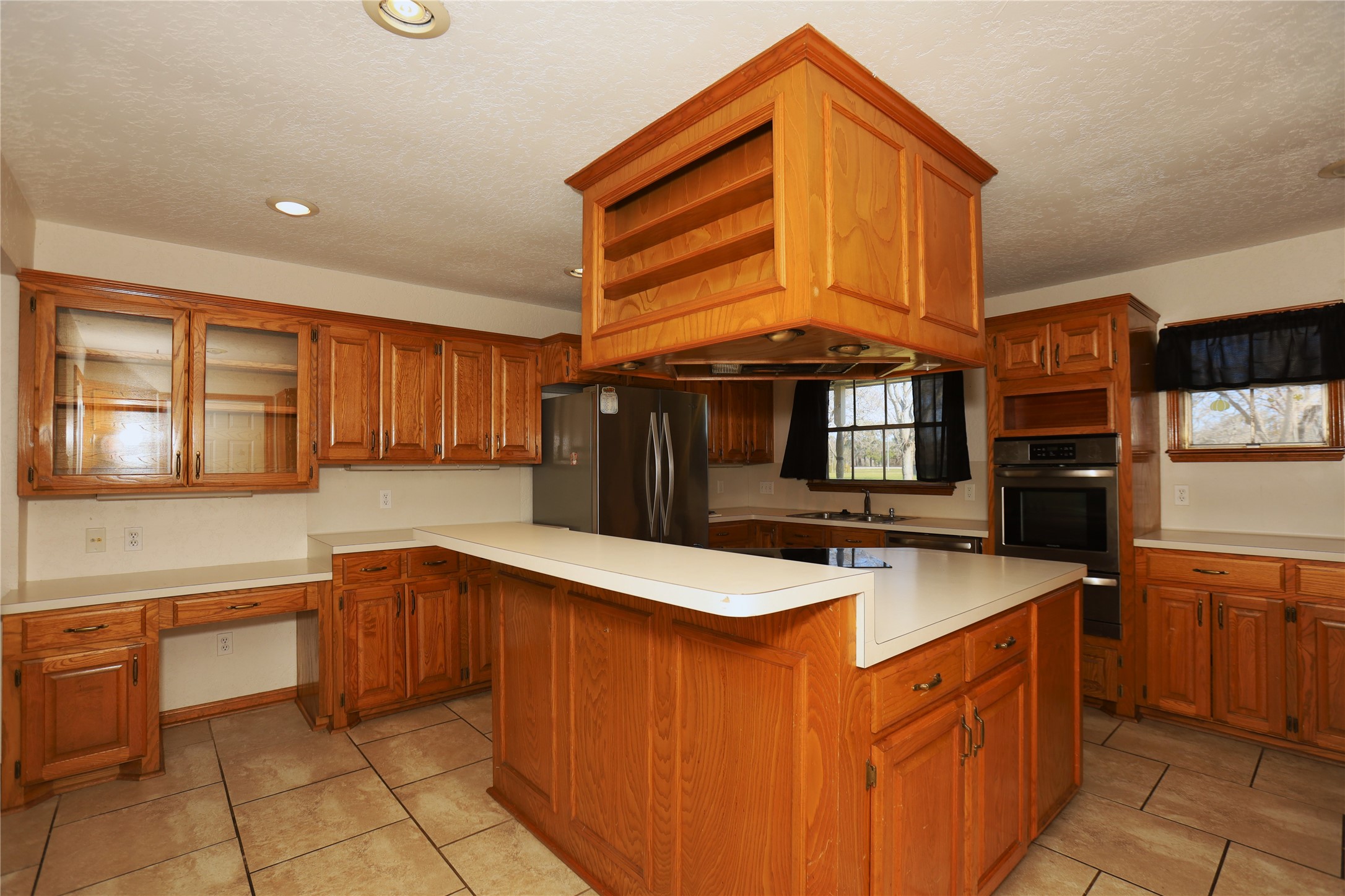 113 Old Angleton Road Lake Jackson, TX 77566 - Photo 11 of 17 Kitchen Island with electric cook top