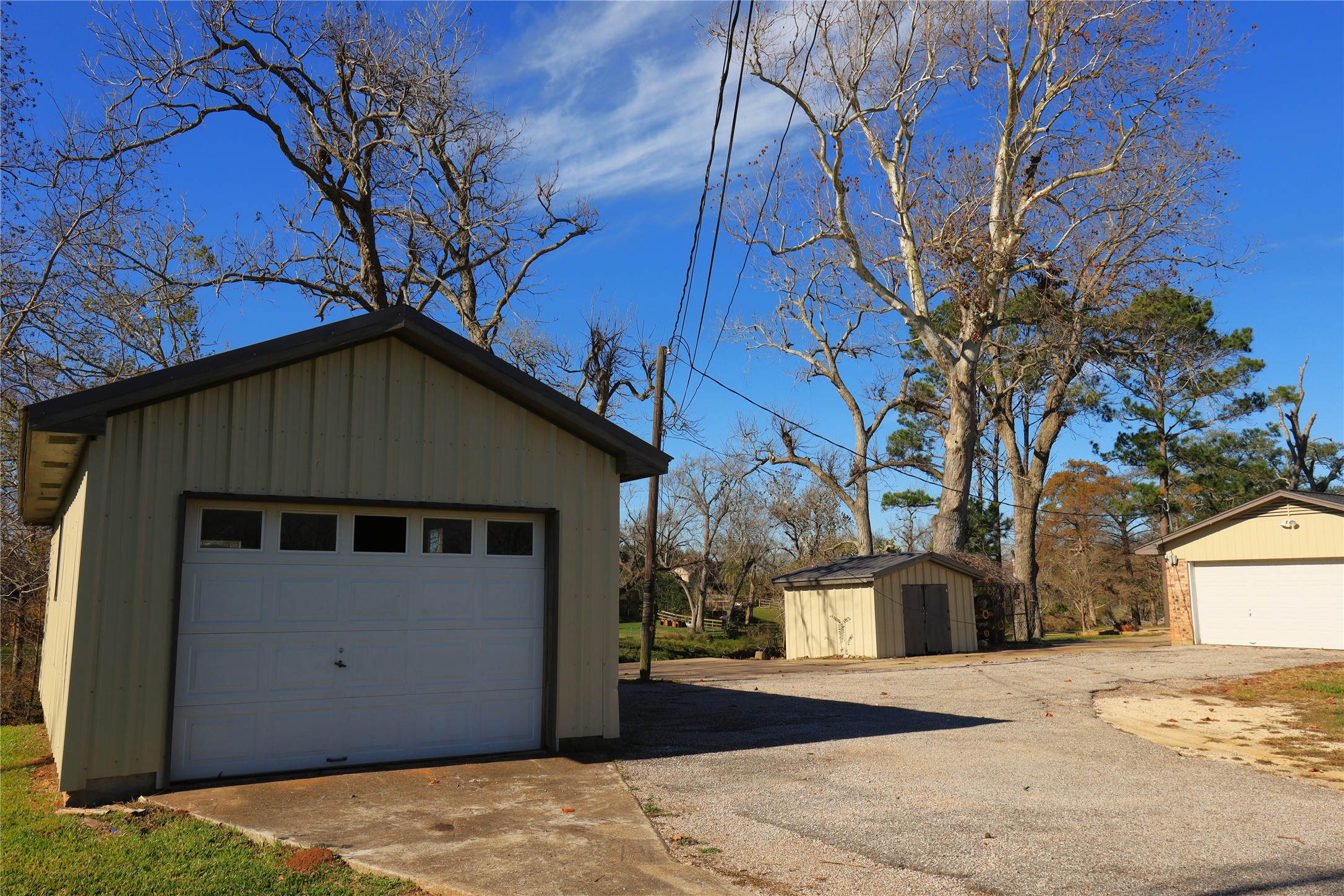 113 Old Angleton Road Lake Jackson, TX 77566 - Photo 3 of 17 Separate Garage