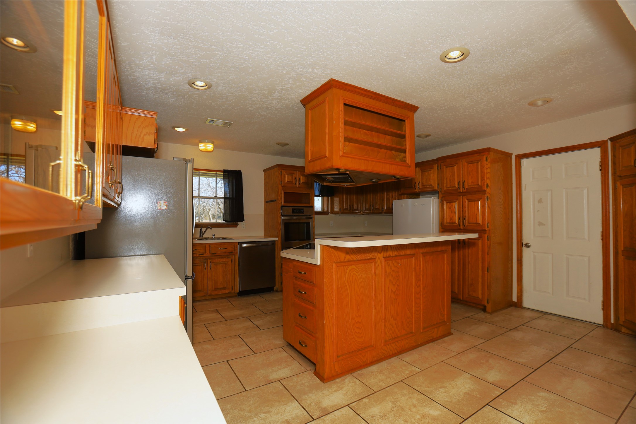 113 Old Angleton Road Lake Jackson, TX 77566 - Photo 10 of 17 Kitchen