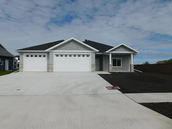 $599,900 | 4203 Pine Parkway South, Fargo, ND 58104