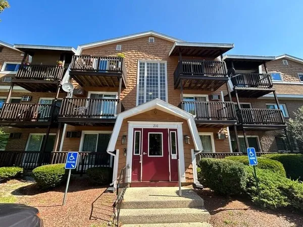 $2,200 | 210 Brook Village Road, Unit 38, Nashua, NH 03062