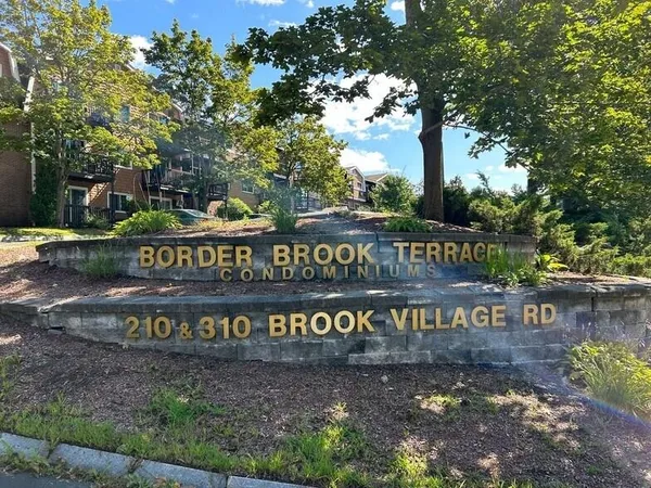 $2,200 | 210 Brook Village Road, Unit 38, Nashua, NH 03062