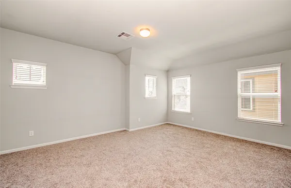 a view of a house with backyard and garden