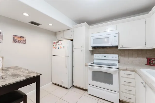 $177,000 | 1811 Jefferson Street, Unit 304, Hollywood, FL 33020