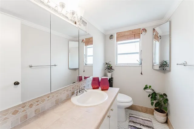 $177,000 | 1811 Jefferson Street, Unit 304, Hollywood, FL 33020