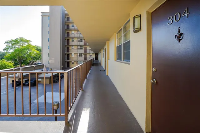$177,000 | 1811 Jefferson Street, Unit 304, Hollywood, FL 33020