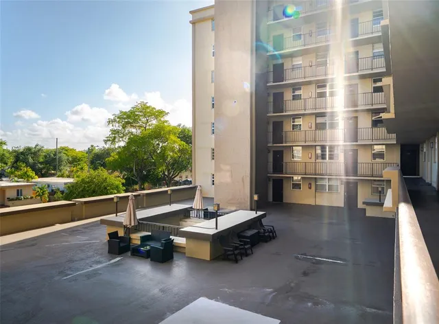 $177,000 | 1811 Jefferson Street, Unit 304, Hollywood, FL 33020