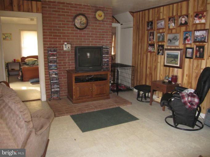 11911 Cregger Road Keymar, MD 21757 - Photo 9 of 19 Family Room