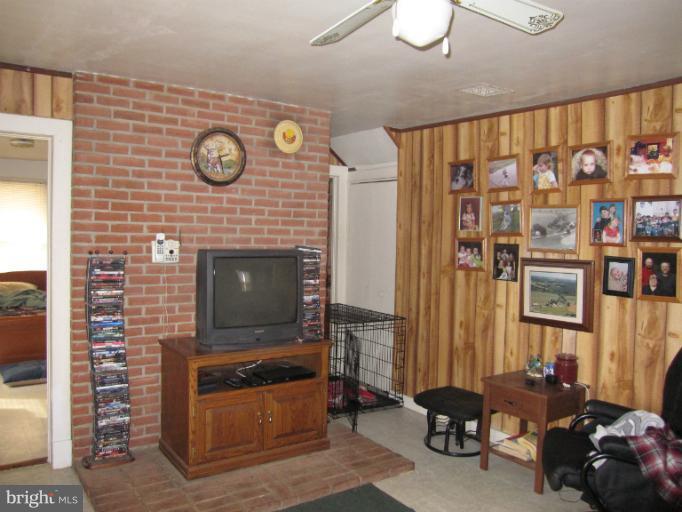 11911 Cregger Road Keymar, MD 21757 - Photo 10 of 19 Family Room