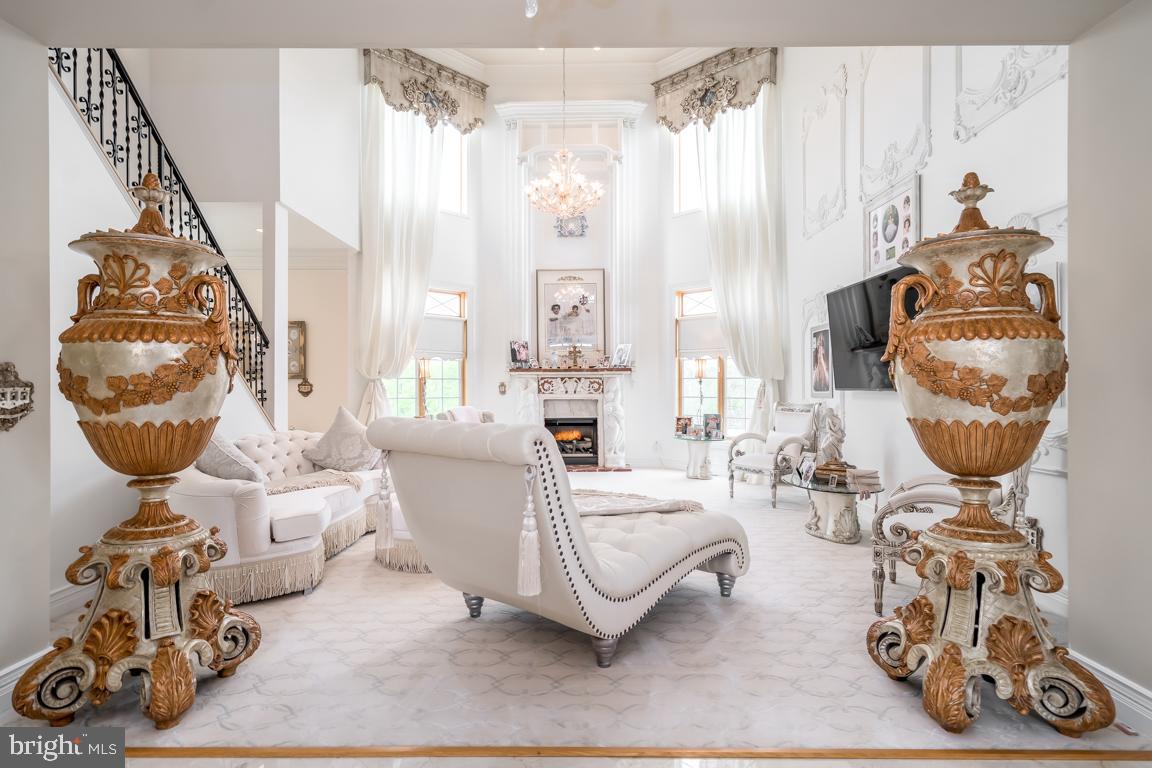 6779 Keller Lime Plant Road Frederick, MD 21703 - Photo 14 of 74 Grand Two Story Living Room