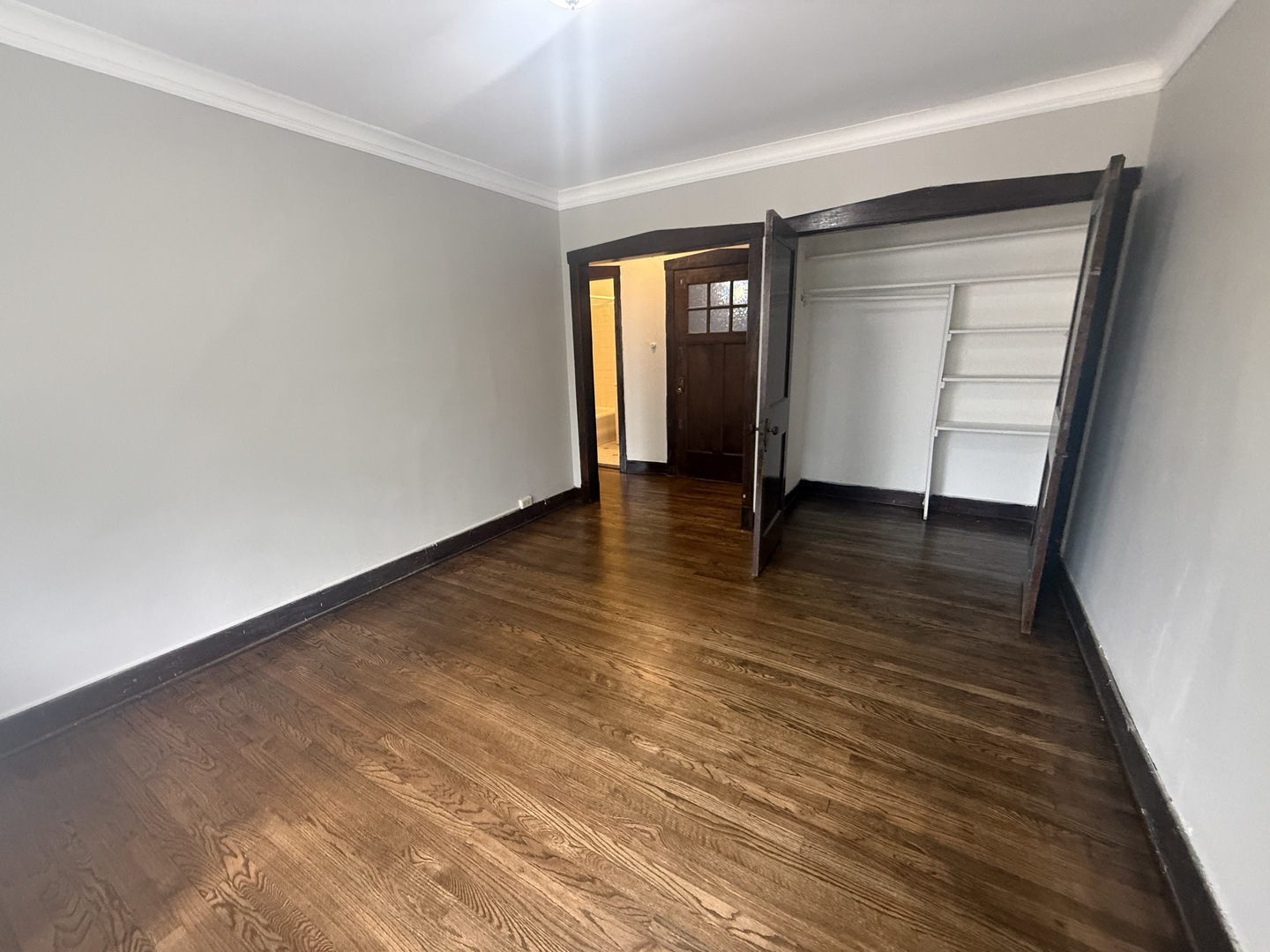 104 Lincoln Avenue, Unit 2W Riverside, IL 60546 - Photo 3 of 15 Gallery Image 3