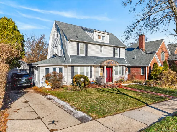 $1,830,000 | 35-20 165th Street | Murray Hill - Flushing