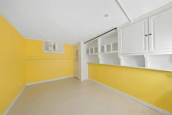 a view of entryway with washer and dryer