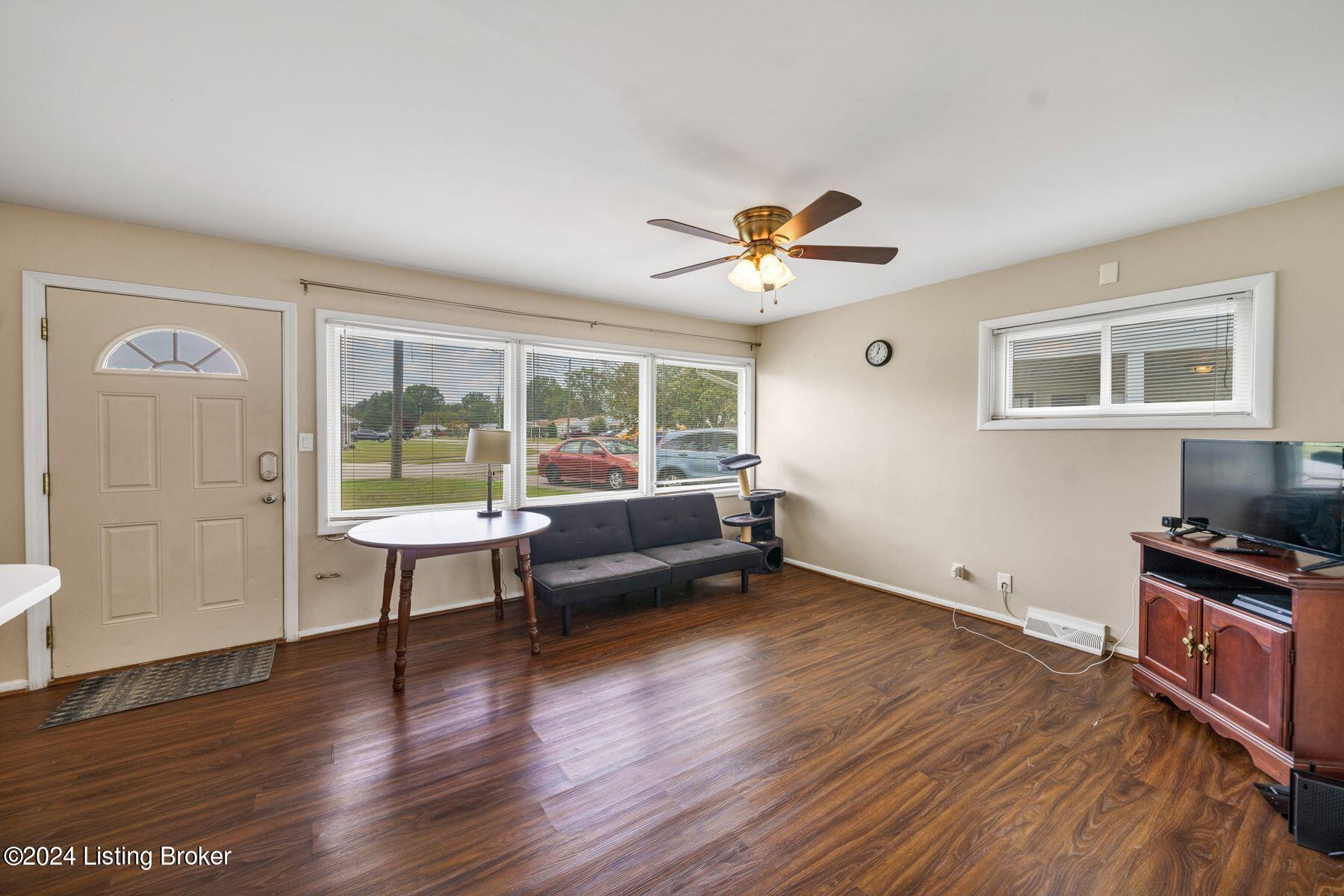 4817 Redstart Road Louisville, KY 40213 - Photo 5 of 36 photo_online_004