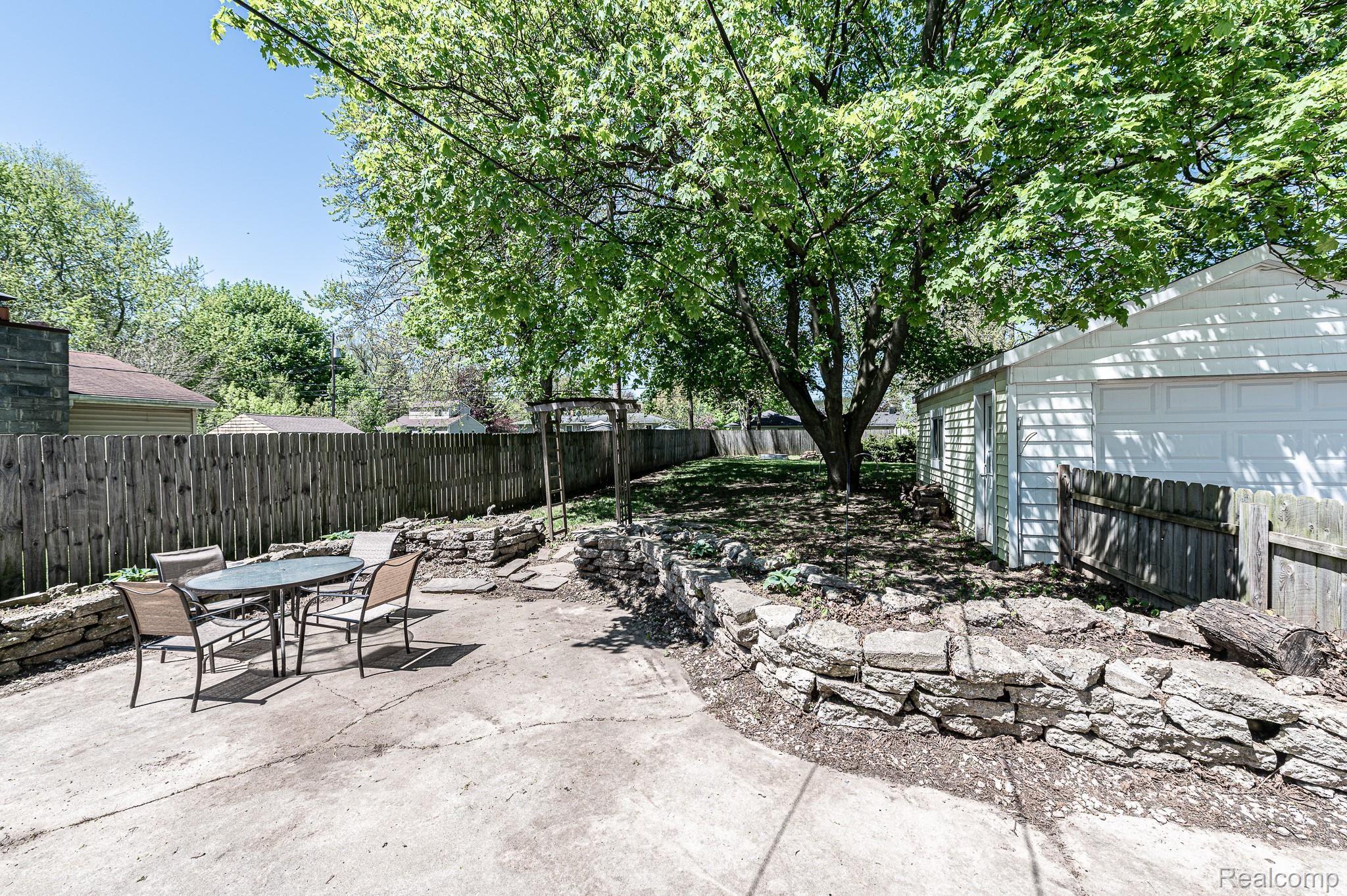 5335 Drayton Road Clarkston, MI 48346 - Photo 20 of 31 HardyMediaCompany-27.jpg